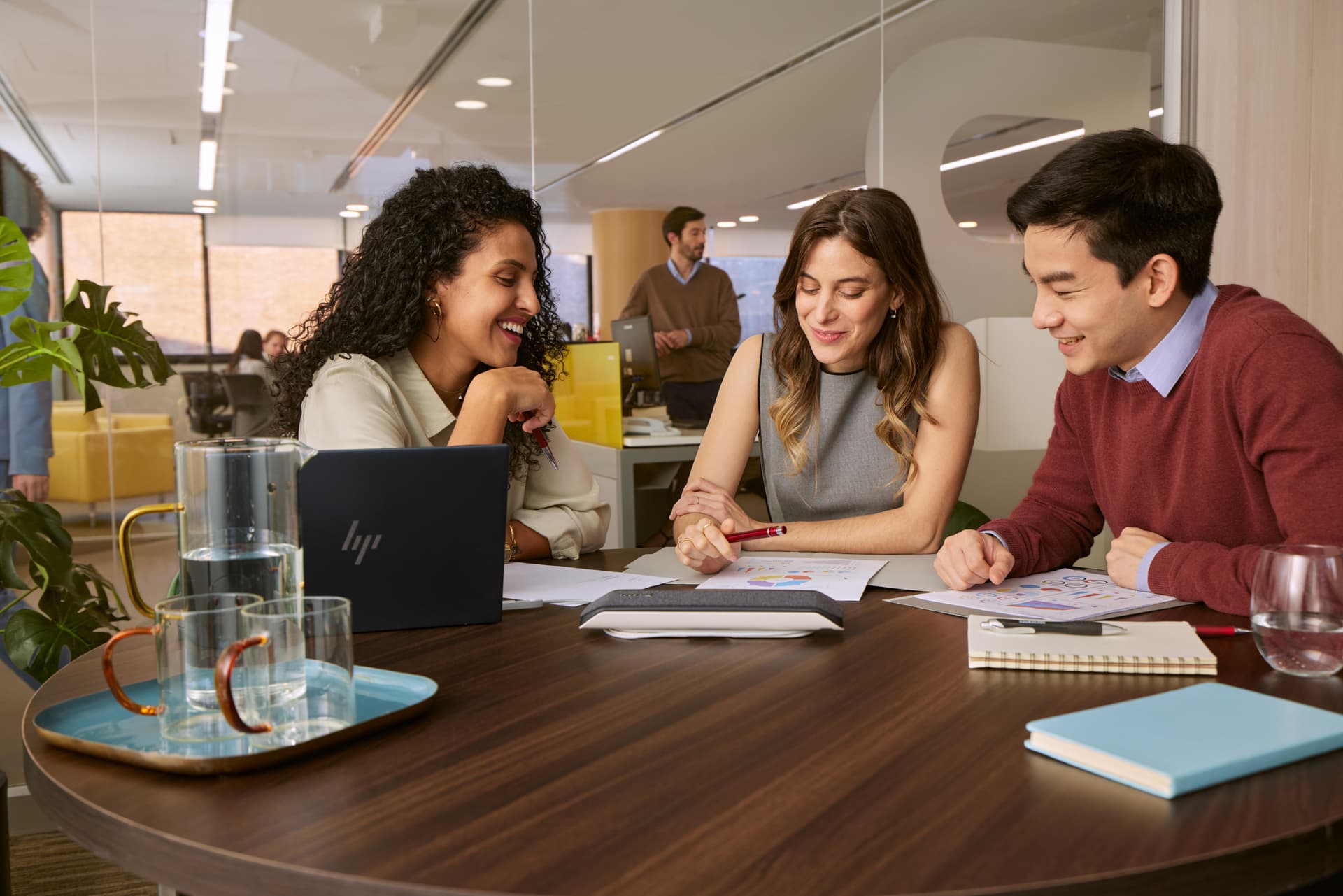 HP Poly Alta-voz Poly Sync 40 certificado para Microsoft Teams — miniatura 2