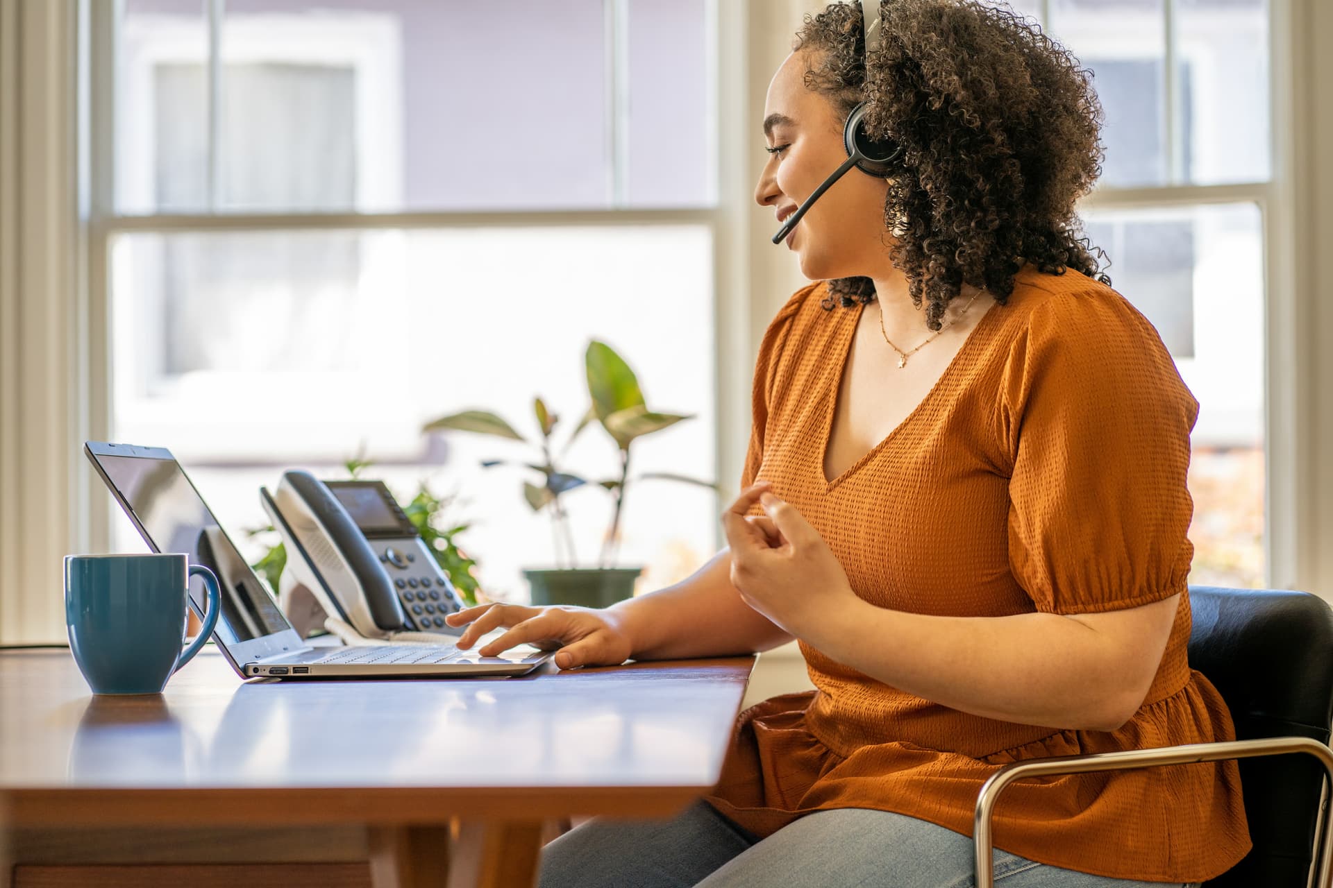 HP Poly Headset Poly Voyager 4320 USB-C certificado para Microsoft Teams + Dongle BT700 — miniatura 4