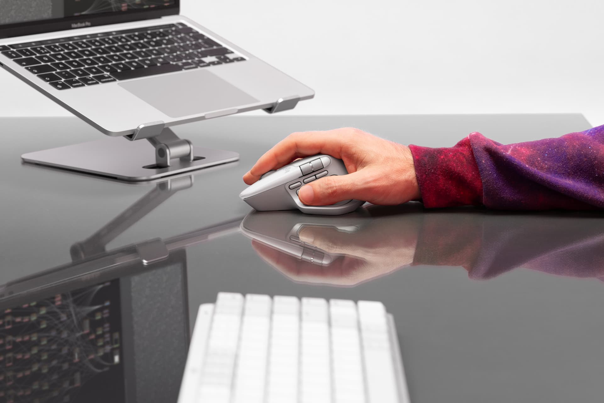 Logitech MX Master 4, rato ergonómico sem fios com feedback tátil de desempenho avançado, deslocamento ultrarrápido, carregamento por USB-C , Bluetooth, Windows, MacOS - grafite — miniatura 8