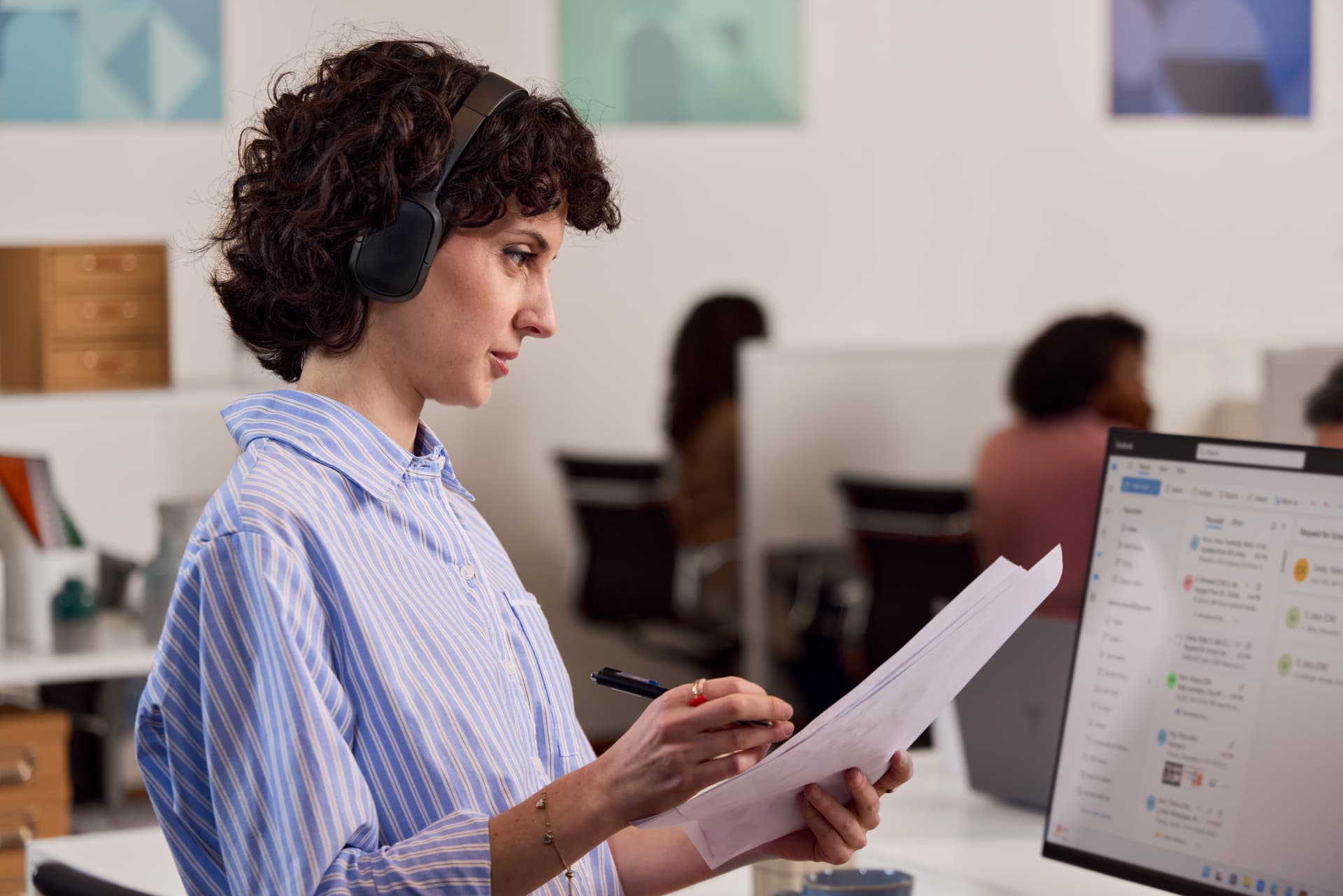 HP Poly Focus 625 Headset + Wireless Charge Stand — miniatura 3