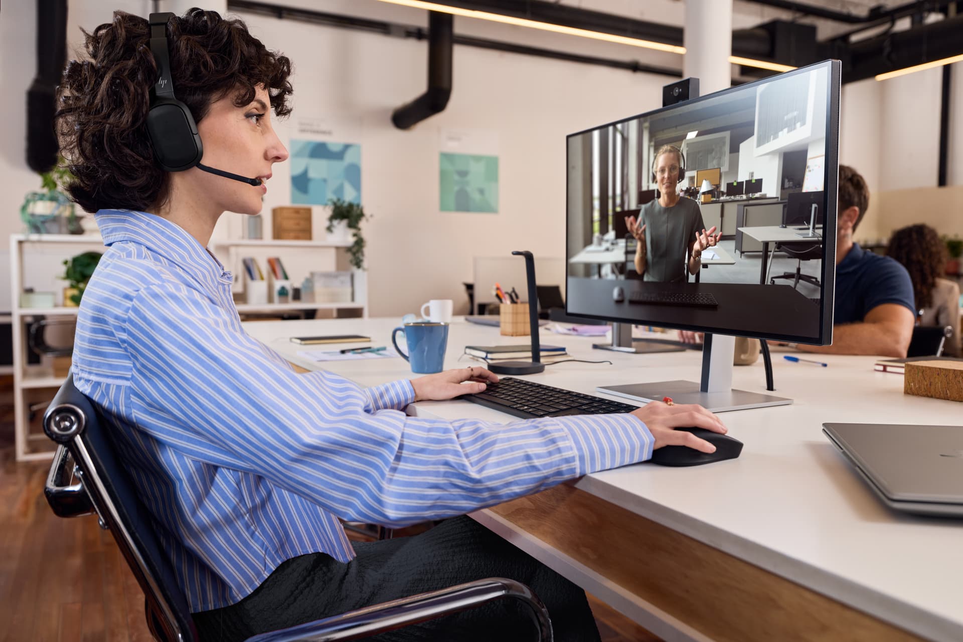 HP Poly Focus 625 Headset + Wireless Charge Stand — miniatura 5