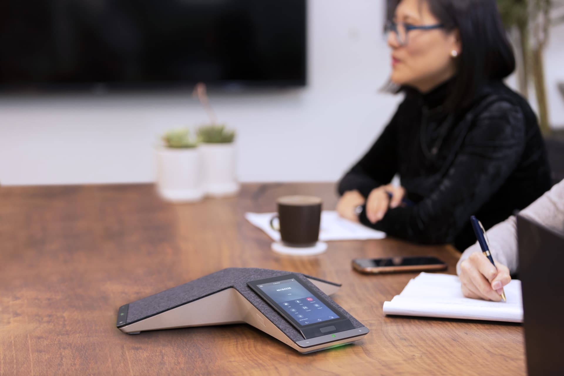 HP Poly Telefone de Conferência IP Poly Trio C60 para Microsoft Teams com PoE e Rádio completo — miniatura 4