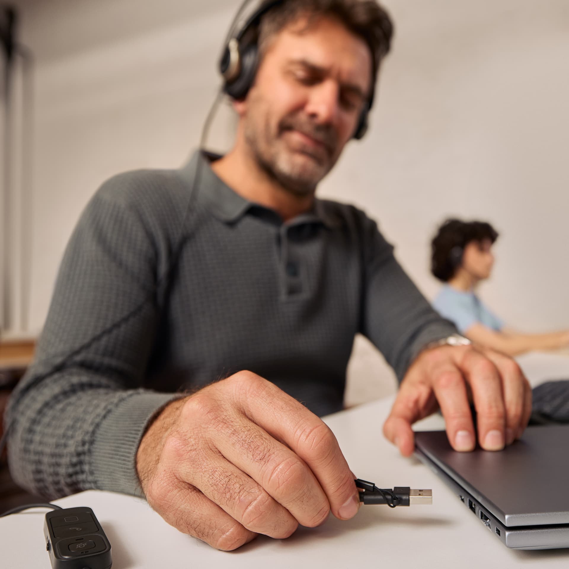 HP Poly Headset estéreo USB com fios Mission 825 (a granel) — miniatura 8