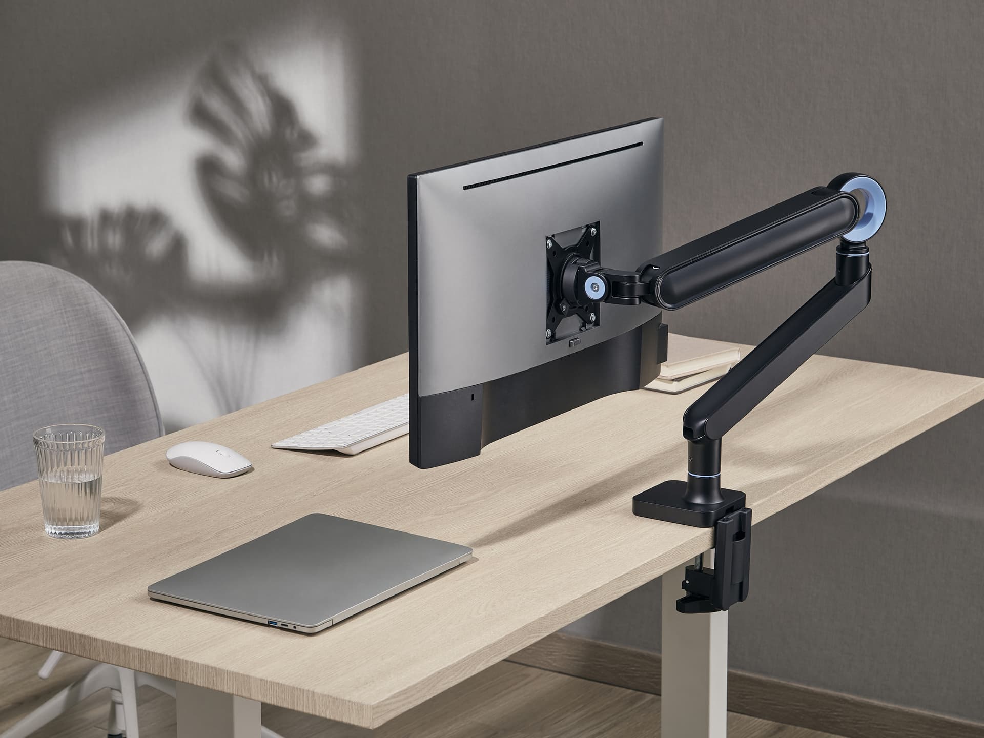 Equip Suporte de montagem de secretária para monitor Premium 17“-35”, preto — miniatura 7
