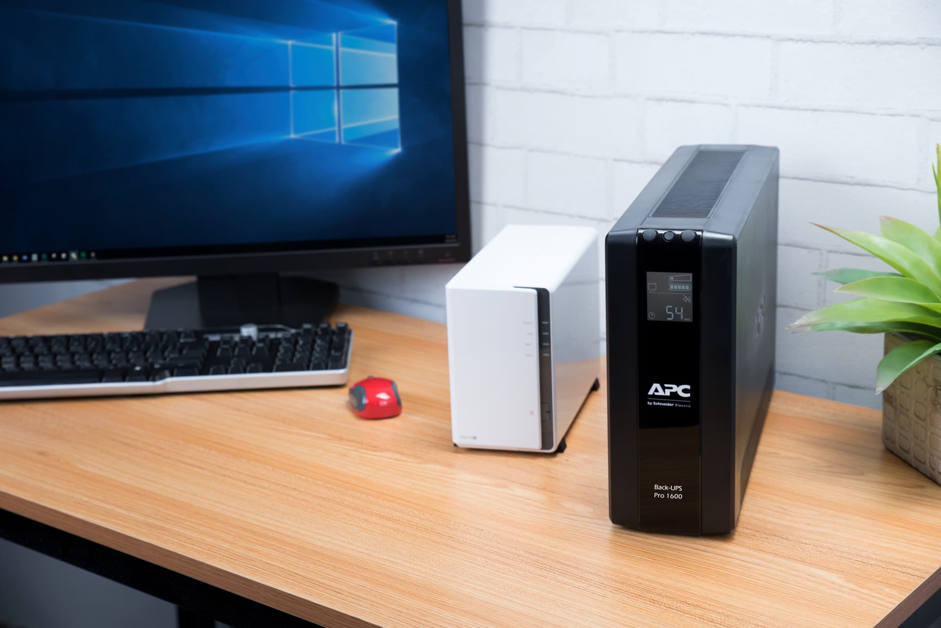 APC BR1600MI — miniatura 5