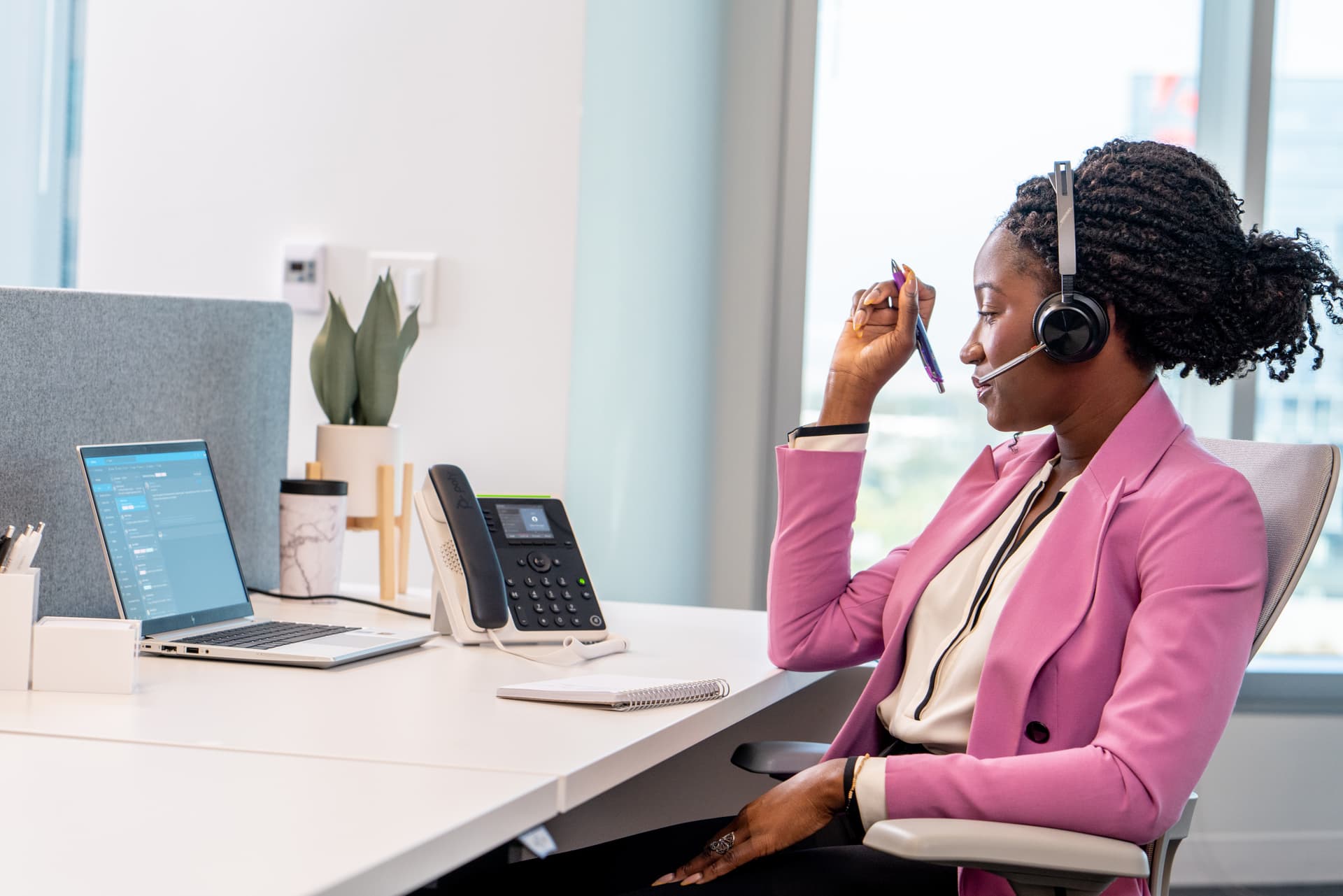 HP Poly Telefone IP Poly Edge E220 com PoE — miniatura 2