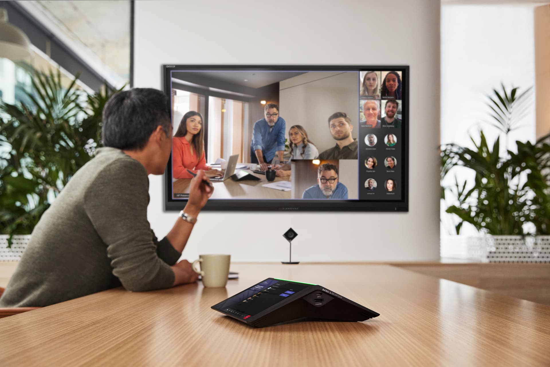 HP Presence Small Space Solution w/Microsoft Teams Rooms — miniatura 8