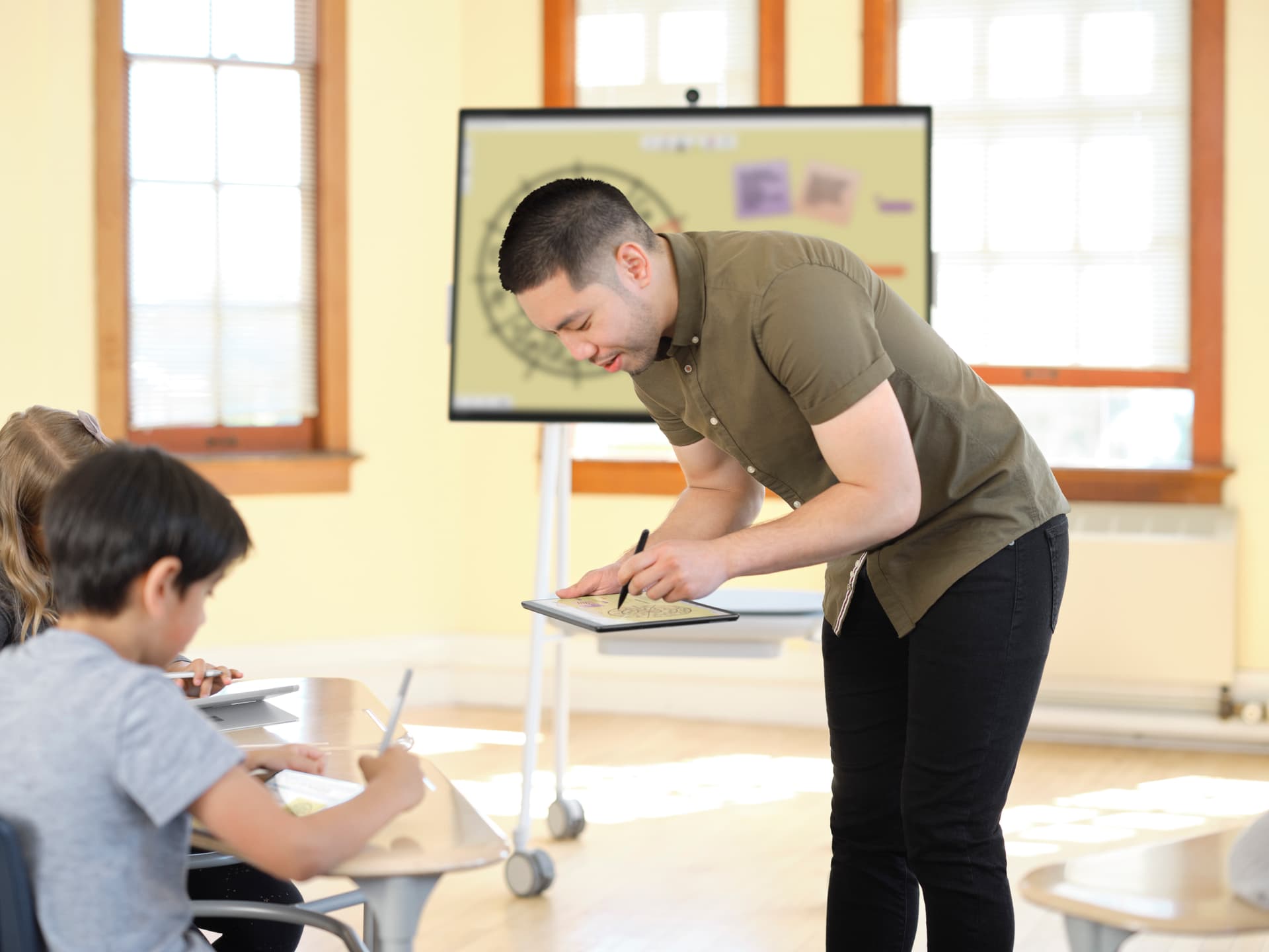 Microsoft Surface Slim Pen 2 - Estilete ativo - 2 botões - Bluetooth 5.0 - preto opaco - comercial - para Microsoft Surface Hub 2S, Laptop Studio, Pro 8, Pro 9, Pro X, Studio 2, Surface Duo 2 — miniatura 7