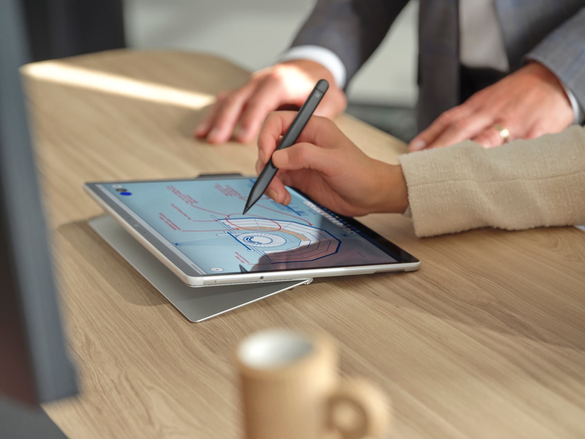 Microsoft Surface Slim Pen 2 - Estilete ativo - 2 botões - Bluetooth 5.0 - preto opaco - comercial - para Microsoft Surface Hub 2S, Laptop Studio, Pro 8, Pro 9, Pro X, Studio 2, Surface Duo 2 — miniatura 9