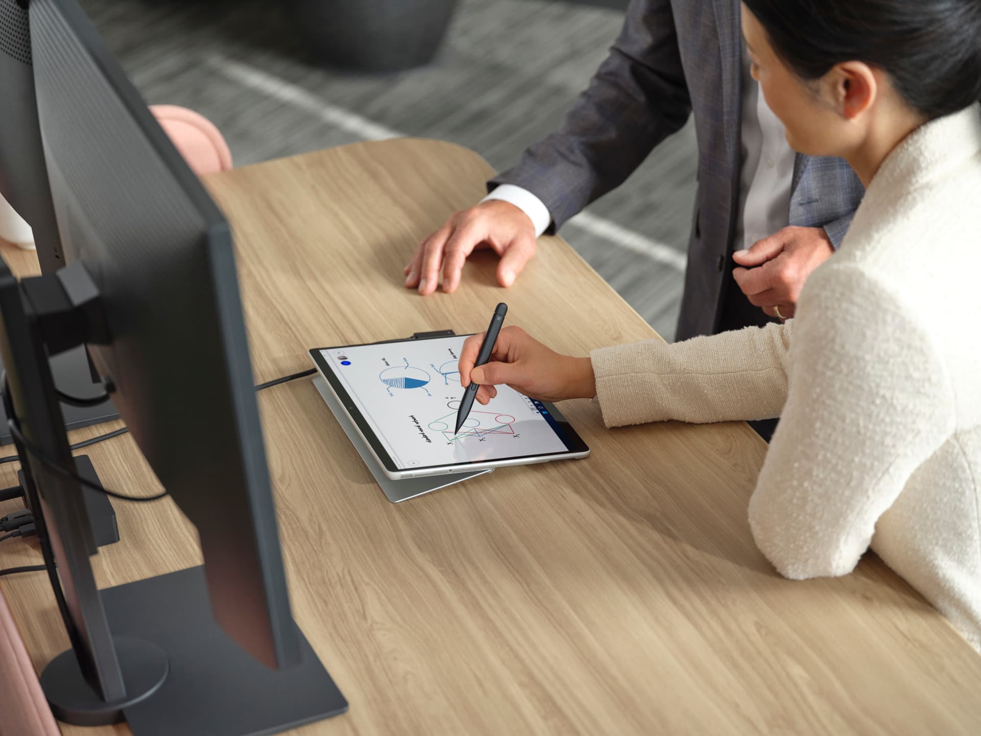 Microsoft Surface Slim Pen 2 - Estilete ativo - 2 botões - Bluetooth 5.0 - preto opaco - comercial - para Microsoft Surface Hub 2S, Laptop Studio, Pro 8, Pro 9, Pro X, Studio 2, Surface Duo 2 — miniatura 10