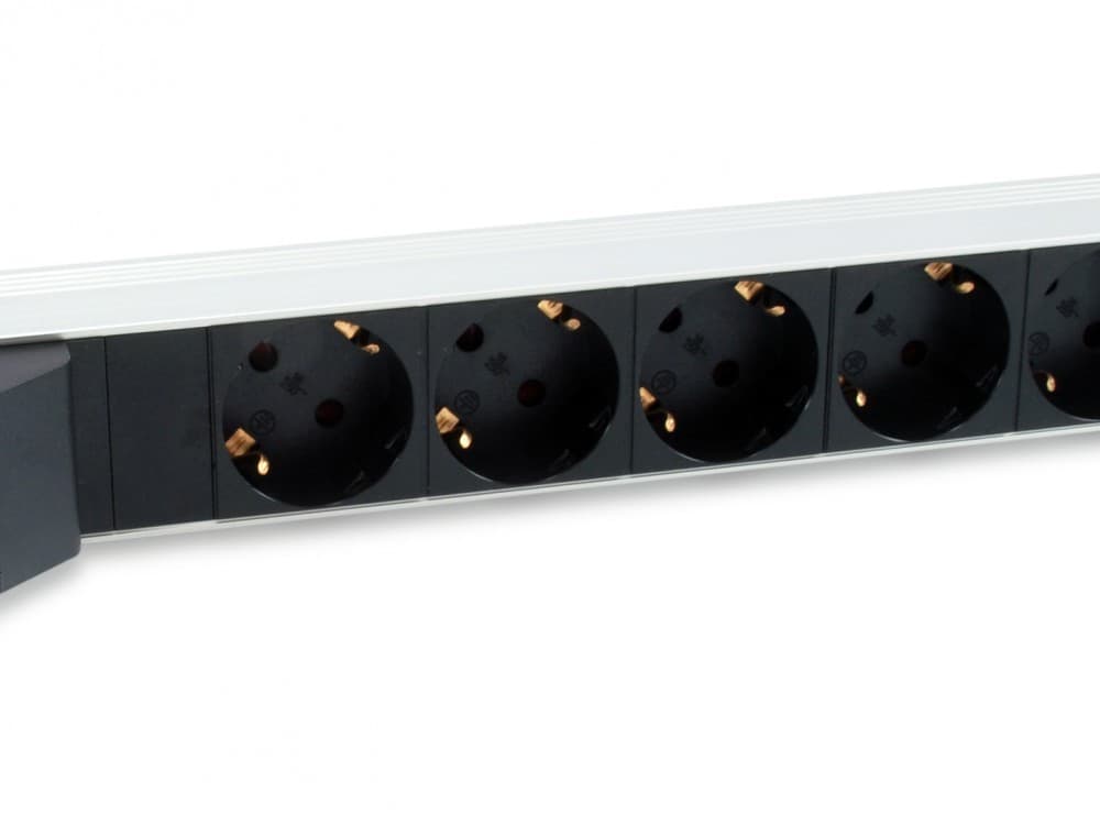 EQUIP REGUA 19" 6 TOMADAS SCHUKO C/DISJUNTOR CABO 1.8M — miniatura 3