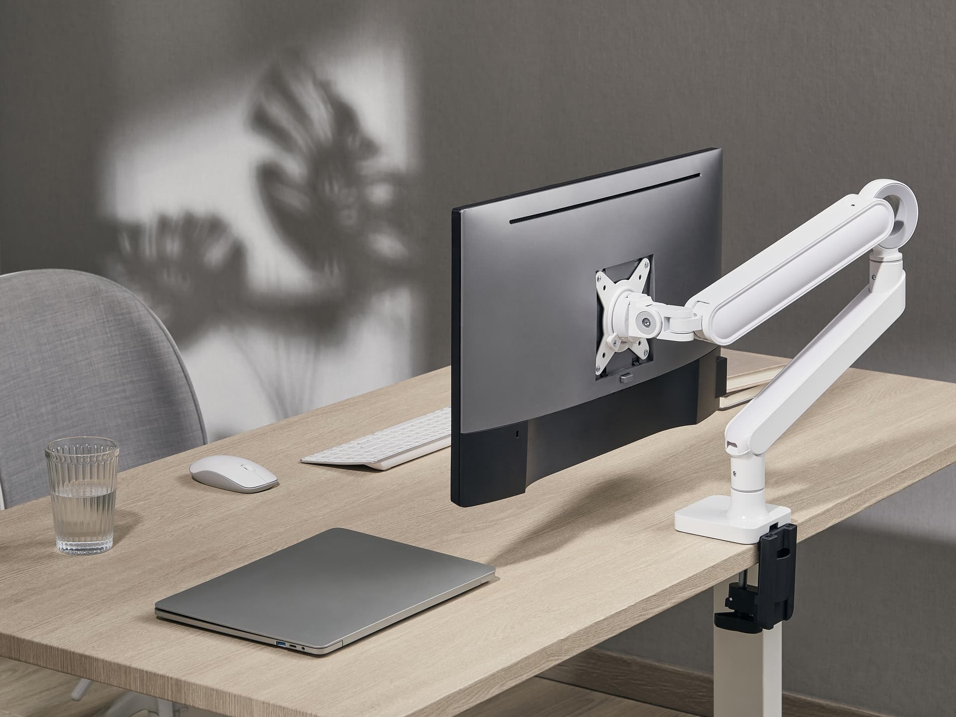 Equip Suporte de montagem de secretária para monitor Premium 17“-35”, branco — miniatura 7