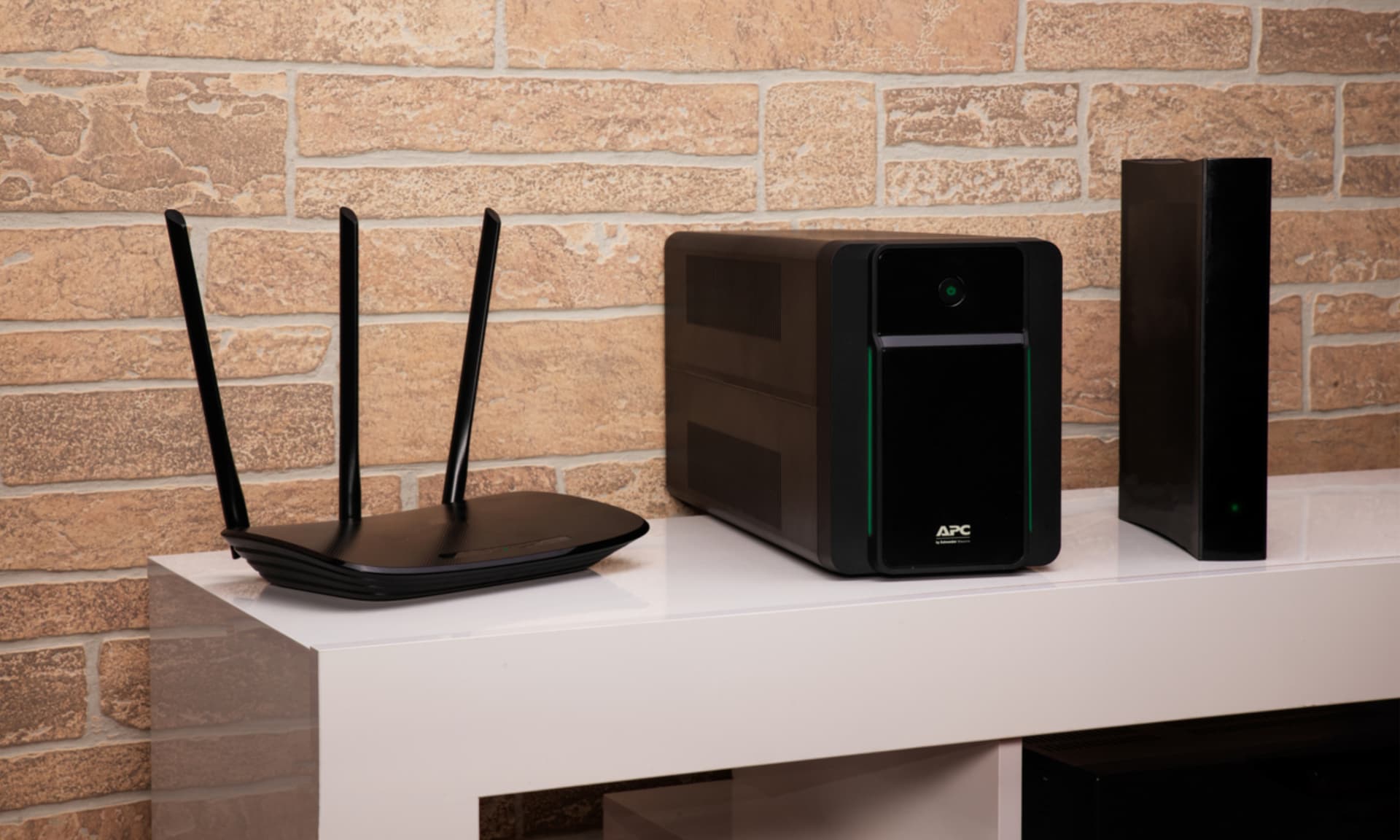 APC BX2200MI — miniatura 3