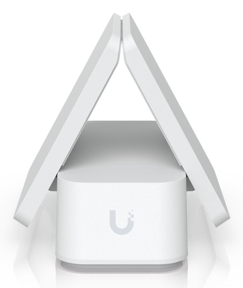 Ubiquiti Weighted stand with adjustable clamp keeps