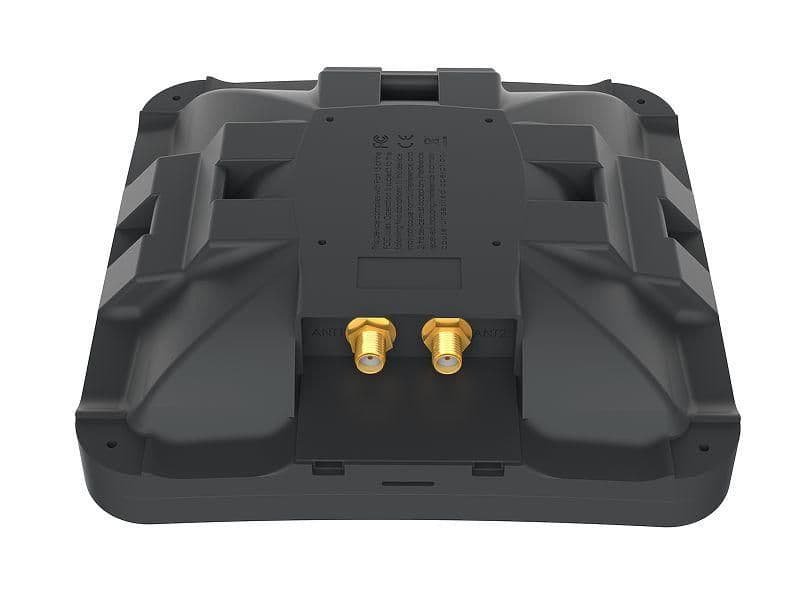 MikroTik mANT LTE 5o 5dBi LTE antenna with two SMA connectors