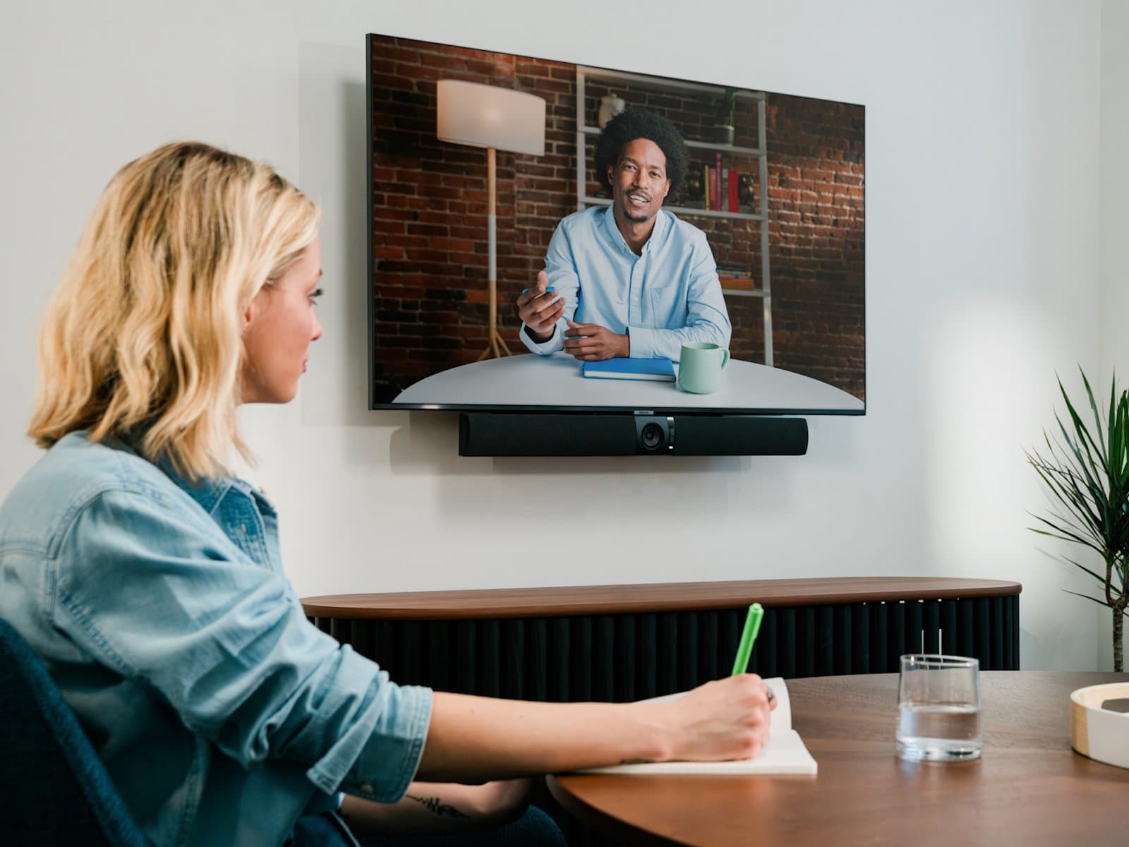 Owl Labs Dispositivo de videoconferência Owl Bar - Barra de videoconferência 4K com focagem ativa do altifalante (Adicione um Meeting Owl 4+, Meeting Owl 3 ou Meeting Owl Pro para uma cobertura de 360 graus e comutação automática da câmara), miniatura 3