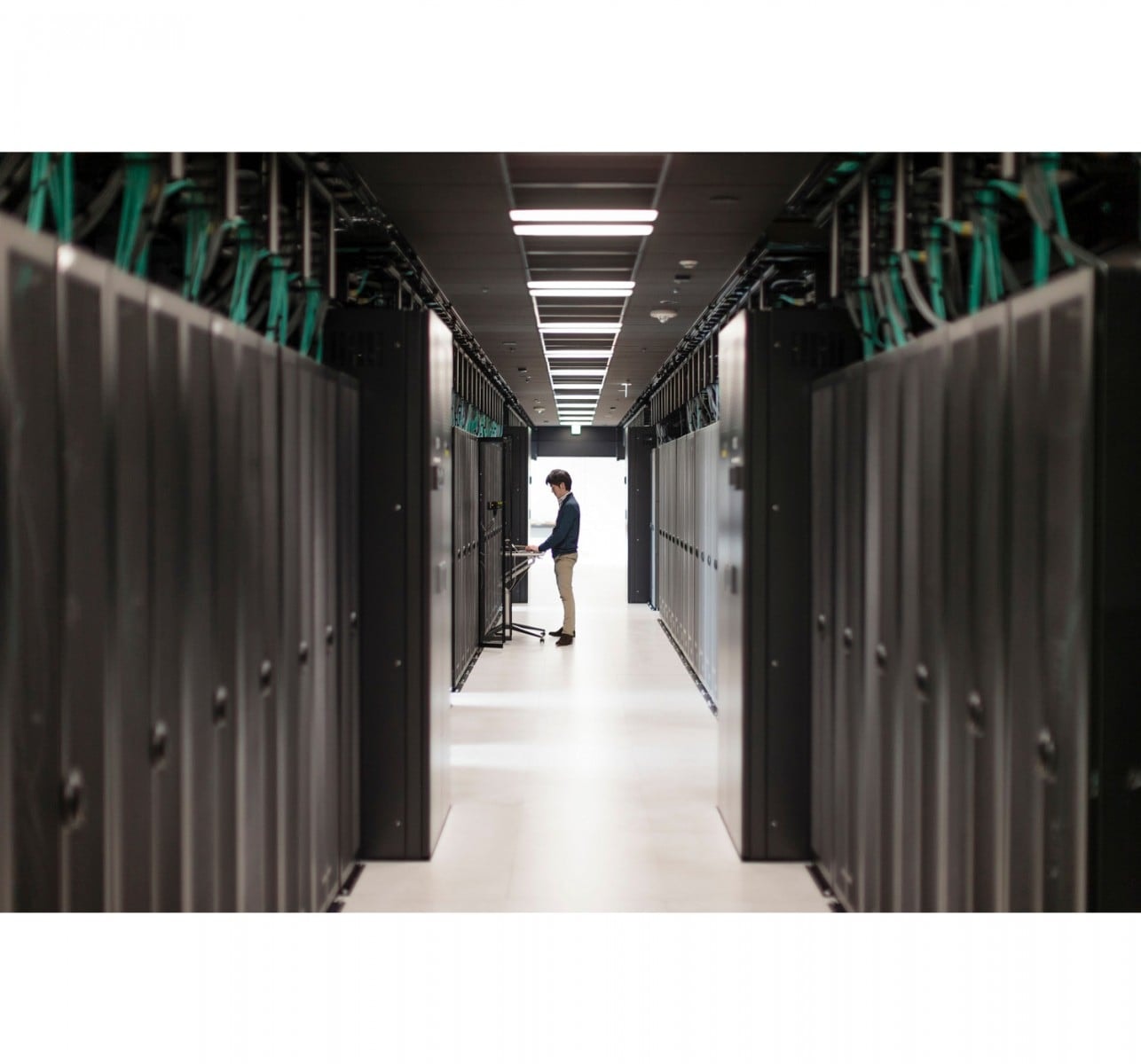 HPE Networking Instant On - Cabo de alimentação - power CEE 7/7 (M) para power IEC 60320 C13 - 1.83 m - Europa Continental - para HPE Aruba AP-207, 303, 304, 305, 365, 367, 504, 515, 535, 585, 587, Instant IAP-207, 304